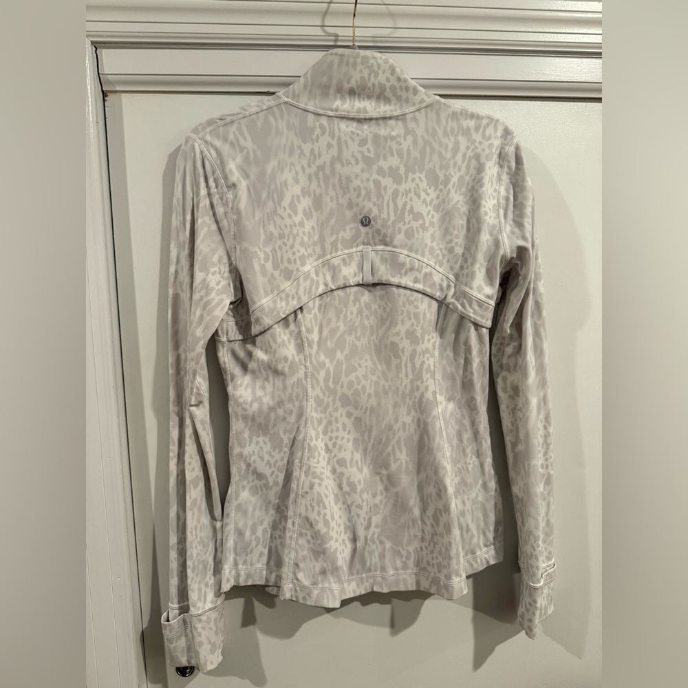 lululemon athletica Light Gray Animal Print Full-Zip Jacket - Picture 6 of 8